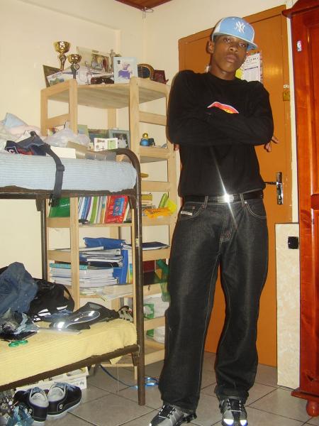 la c steeve alors les filles n&eacute;sit&eacute; pas laiss&eacute; des coms!!!!